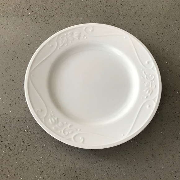 Dinnerware Set - Picture 3 of 9